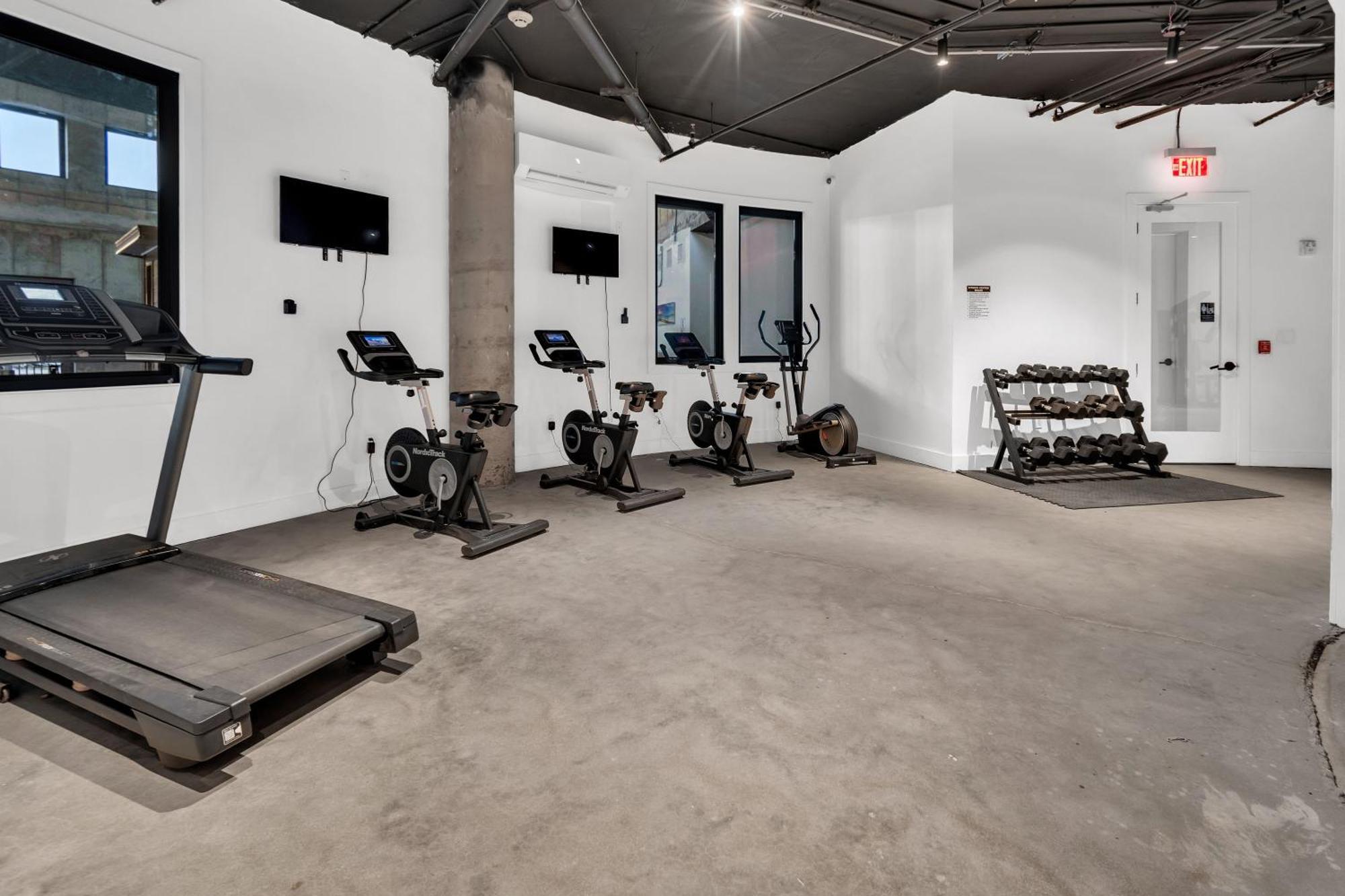 شقة Pink Heaven Indoor Pool, Free Parking, Near Nyc إليزابيث المظهر الخارجي الصورة